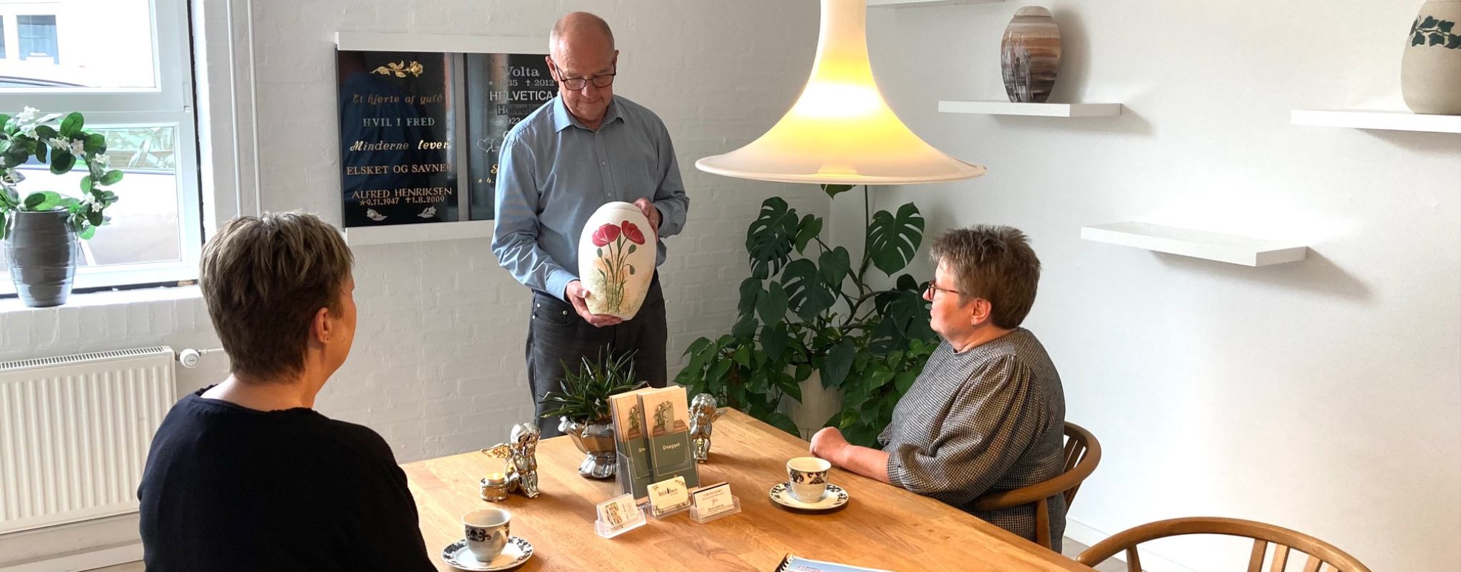 Den lokale bedemand - Dødsfald | Begravelse | Kister | Bedemand | Bisættelse | Urner